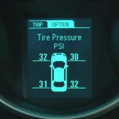 Niskie ciśnienie w oponach: 32, 30, 31, 32 PSI. Czas sprawdzić ciśnienie w oponach!