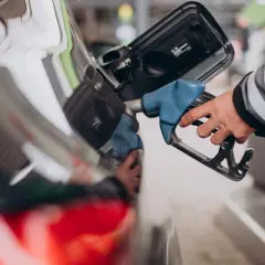 Czym różni się benzyna 95 od 98? Sprawdź, która lepsza dla twojego silnika!