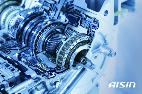 Przekładnia automatyczna Aisin w przekroju, ukazująca skomplikowane mechanizmy i zębatki.