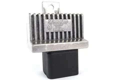 Regulator napięcia NAGARES, 12V, numer 7700115078. Może być powiązany z błędem DTC P0340 w Renault.