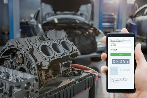 Diagnostyka silnika Renault z kodem DTC P1693. Aplikacja mobilna pomaga zidentyfikować problem.